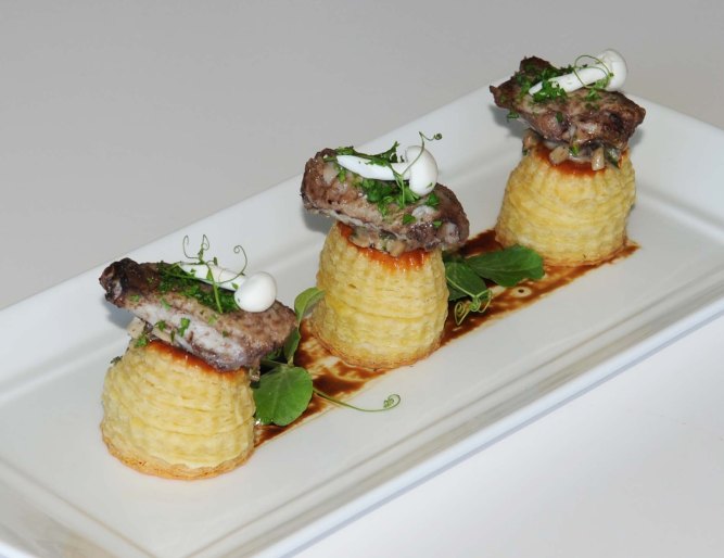 VOL-AU-VENT WITH CONFIT CHICKEN WINGS AND CREAMY MUSHROOM SAUCE 
